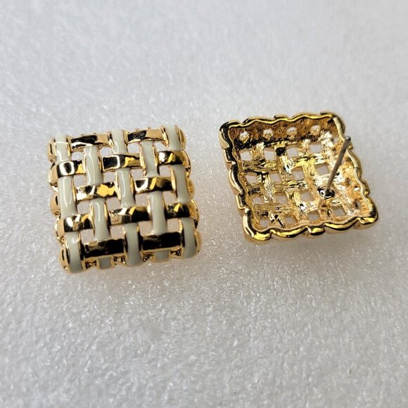 Braided White and Gold Square Earrings - Picture 5 of 7